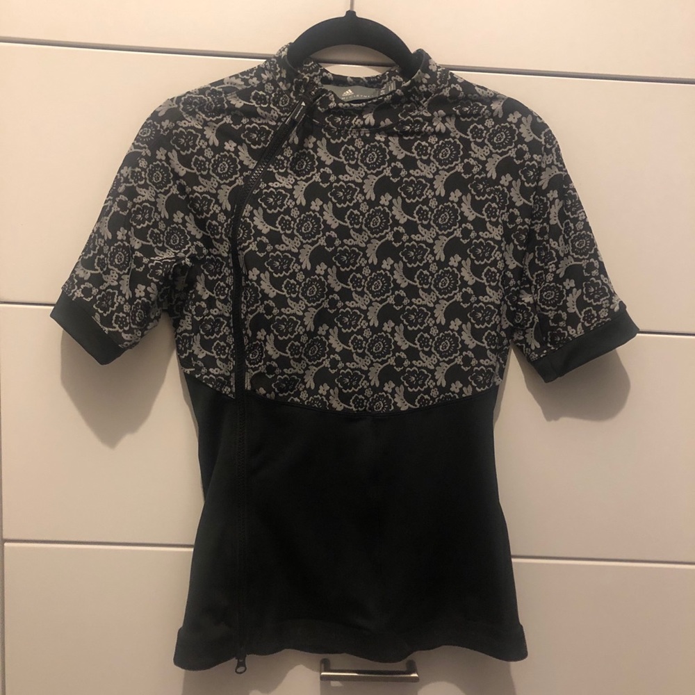 Stella McCartney athleisure top. Like New.